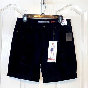 Celebrity Pink Black Mid Rise Distressed Bermuda Size 9/29